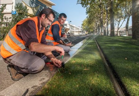 L'homme et la machine - Irrog - Etudes et solutions en systemes d'arrosage automatiques - lyon et sa région